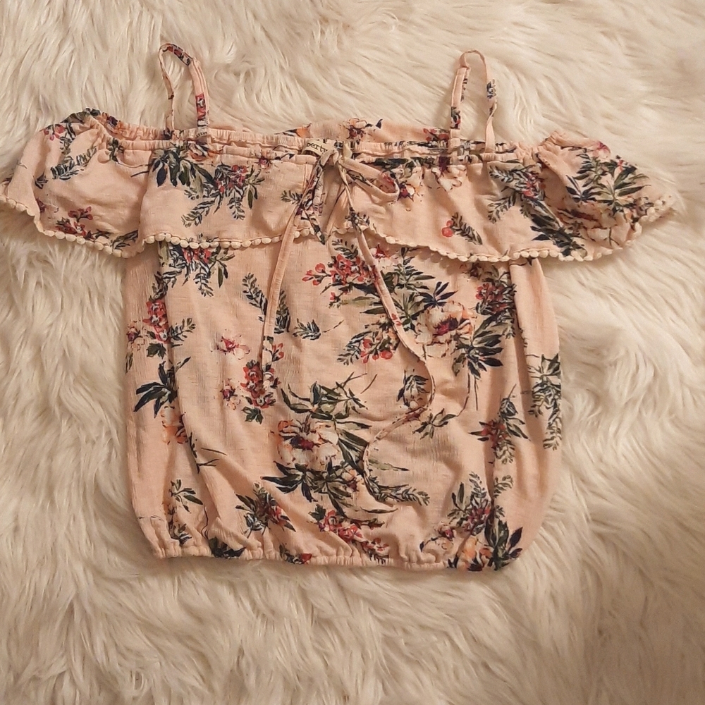 Open shoulder shirt